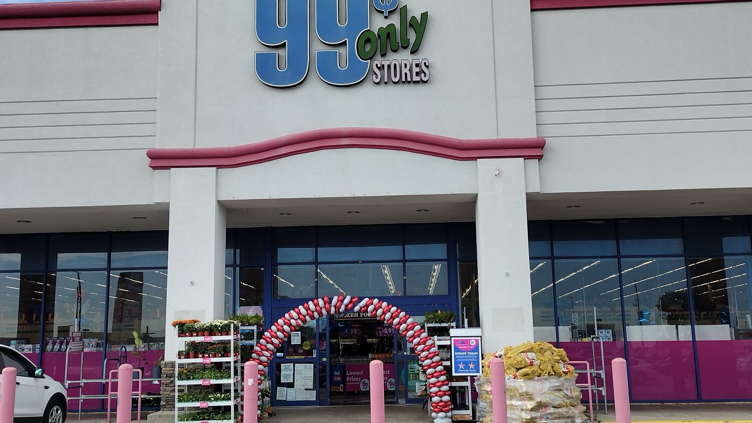 99 Cent Stores kicks off fundraising event benefitting veterans group Folds of Honor